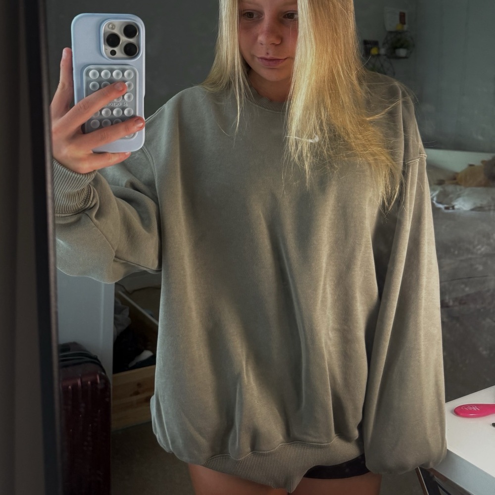 Nike Women's Crew Neck Sweater - Gray